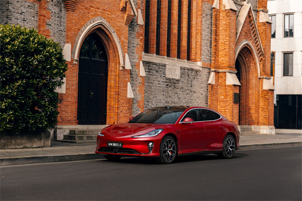 VSport-胜利因您更精彩闪耀2025上海车展：全方位布局，引领出行新时代