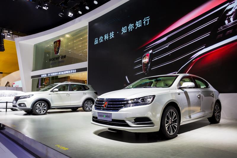 全新荣威950、荣威e950定义“高级轿车” 成都车展亮相售价16.88万起 互联网汽车上市一周年 系统升级带来颠覆式进化