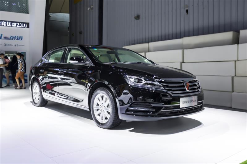 全新荣威950、荣威e950定义“高级轿车” 成都车展亮相售价16.88万起 互联网汽车上市一周年 系统升级带来颠覆式进化