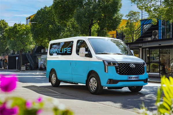 跑得猛、花得少、养得省、全场景！“全场景高价值轻客”上汽大通新途V80 9AT荣耀上市，全面高人一档
